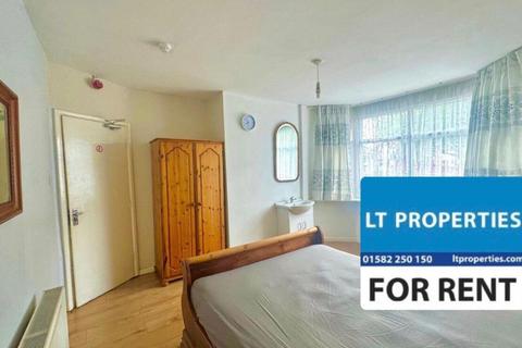 1 bedroom in a house share to rent, Luton LU4