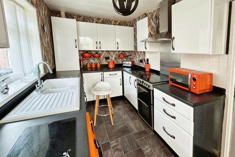 Ragees Road, Kingswinford