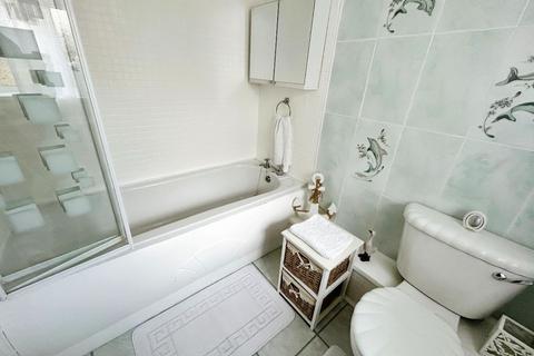 1 bedroom bungalow for sale, Ragees Road, Kingswinford