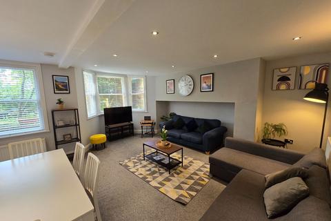 2 bedroom flat to rent, 9a Grosvenor Crescent, Scarborough