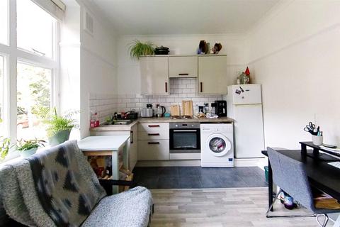 1 bedroom apartment to rent, Haslemere Road, London N8