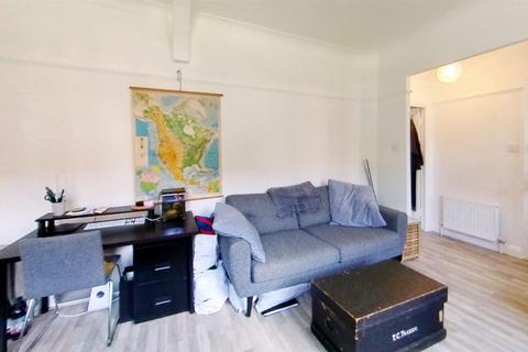 1 bedroom apartment to rent, Haslemere Road, London N8