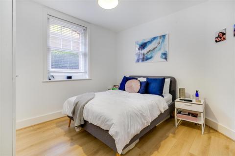 2 bedroom flat to rent, Faraday Mansions, Queen's Club Gardens, London