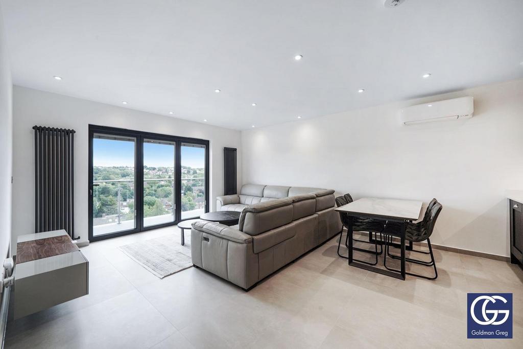 East Road, EN4 2 bed apartment to rent £2,750 pcm (£