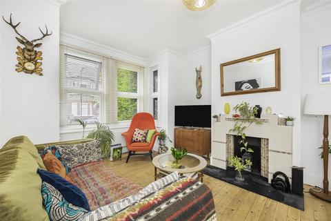 2 bedroom flat for sale, Clementina Road, London E10