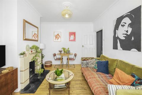 2 bedroom flat for sale, Clementina Road, London E10