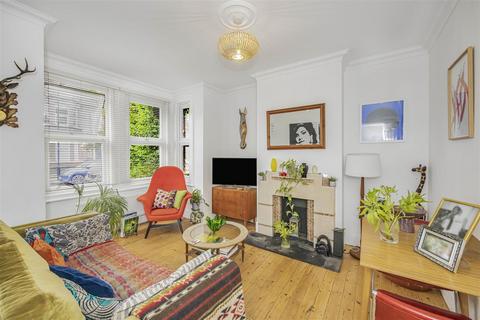 2 bedroom flat for sale, Clementina Road, London E10