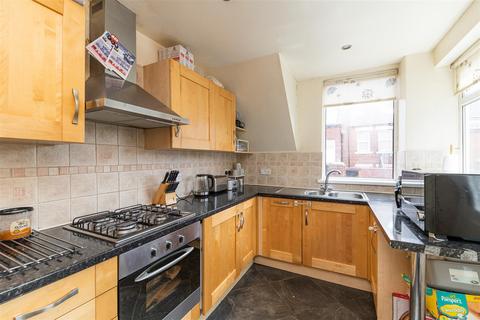 2 bedroom flat for sale, Helmsley Road, Sandyford, Newcastle Upon Tyne