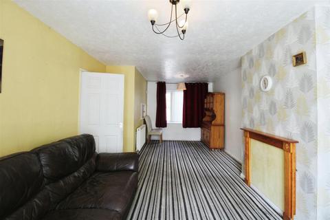 3 bedroom semi-detached house to rent, Pentland Avenue, Bradford BD14