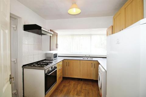 3 bedroom semi-detached house to rent, Pentland Avenue, Bradford BD14