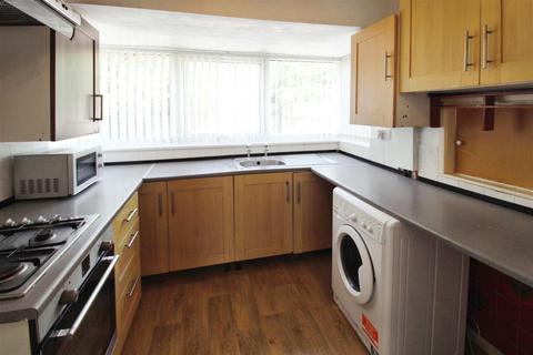 3 bedroom semi-detached house to rent, Pentland Avenue, Bradford BD14