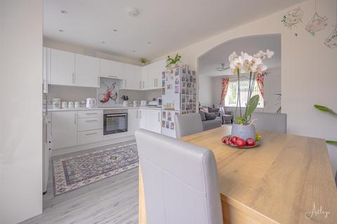 3 bedroom semi-detached house for sale, Parc Morlais, Llangennech, Llanelli