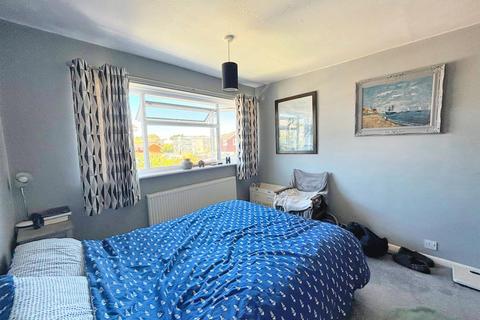 2 Chestnut Close, Eastbourne, BN22 0SZ