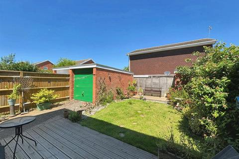 2 Chestnut Close, Eastbourne, BN22 0SZ