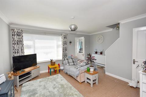 2 Chestnut Close, Eastbourne, BN22 0SZ