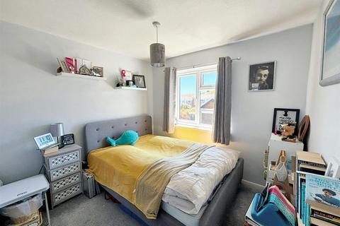2 Chestnut Close, Eastbourne, BN22 0SZ