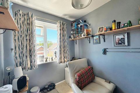 2 Chestnut Close, Eastbourne, BN22 0SZ