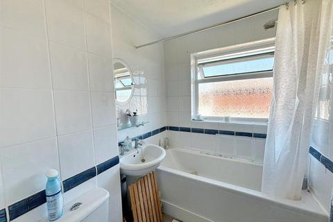 2 Chestnut Close, Eastbourne, BN22 0SZ
