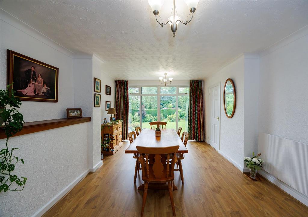 Dining room 1 1 N9 A3986.jpg