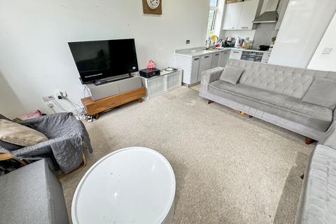 2 bedroom flat to rent, Browells Lane, Feltham TW13