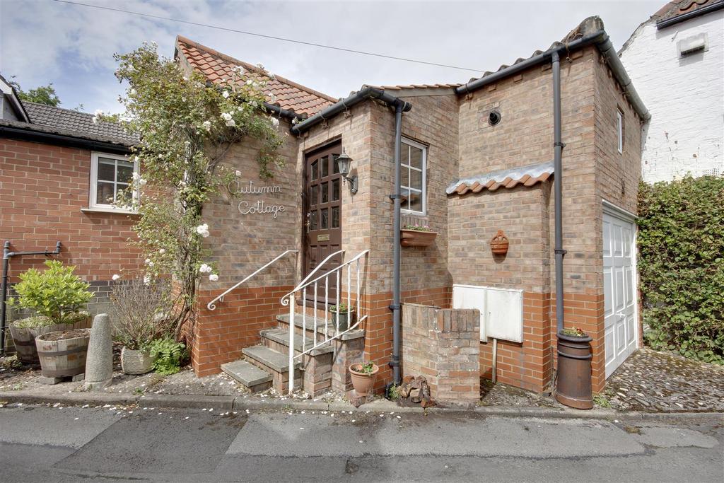 Hogg Lane, Kirk Ella 2 bed cottage for sale £225,000