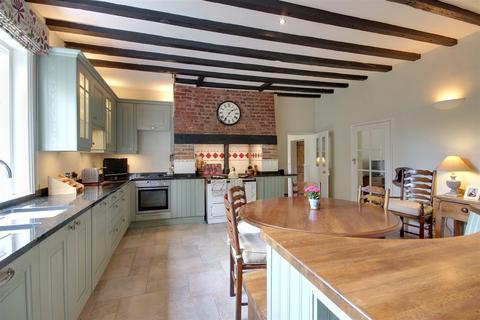 5 bedroom detached house for sale, Old Road, Melton