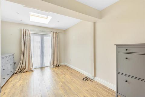 66 Chestnut Close, Hayes, UB3 1JG