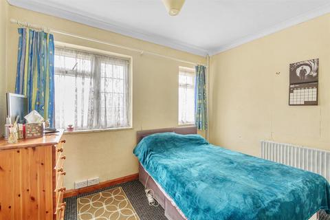 66 Chestnut Close, Hayes, UB3 1JG