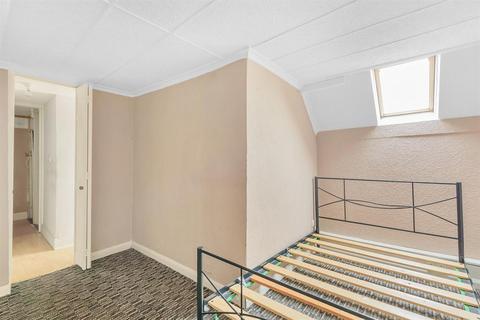 66 Chestnut Close, Hayes, UB3 1JG