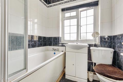 66 Chestnut Close, Hayes, UB3 1JG