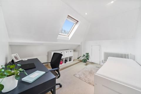 2 bedroom apartment to rent, Dartmouth Road, London, NW2