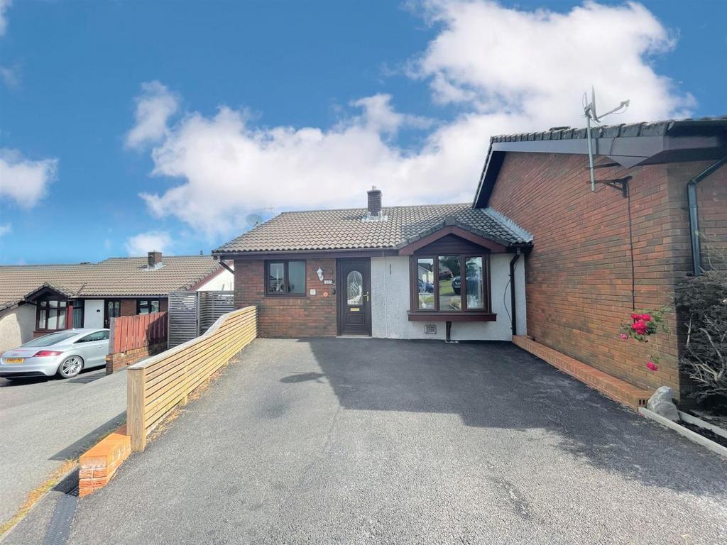 Mackworth Drive, Cimla, Neath 2 bed semidetached bungalow for sale £