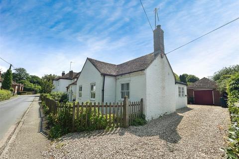 3 bedroom detached bungalow to rent, The Street, Godmersham, Canterbury