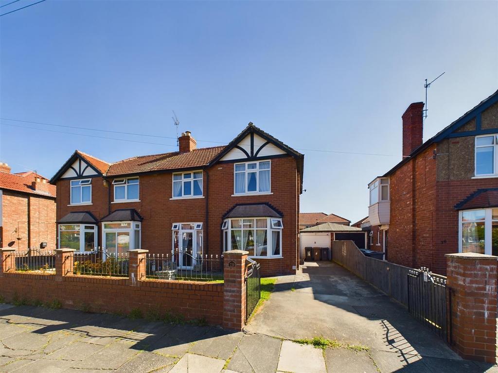 Newton Avenue, Cullercoats 3 bed semidetached house for sale £299,950
