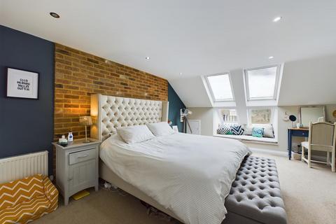 29 Park Crescent, North Shields, NE30 2HR