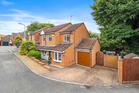 4 bedroom detached house for sale, Fernmoor Drive, Irthlingborough NN9