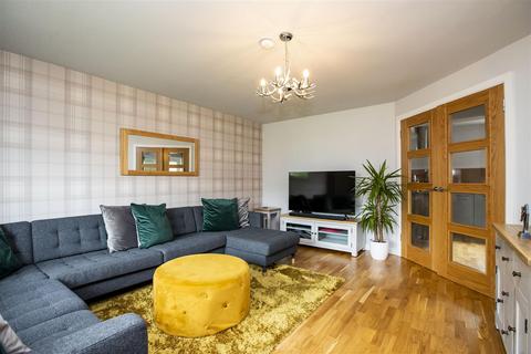 3 bedroom detached house for sale, Heather Gardens, Lenzie