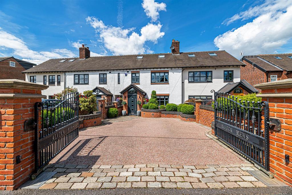 Goose Lane, Hatton, Warrington, Cheshire 3 bed terraced house for sale