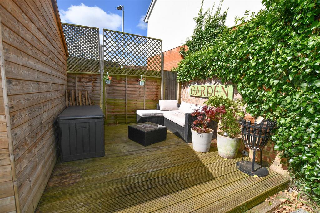 Decking/Sitting Area