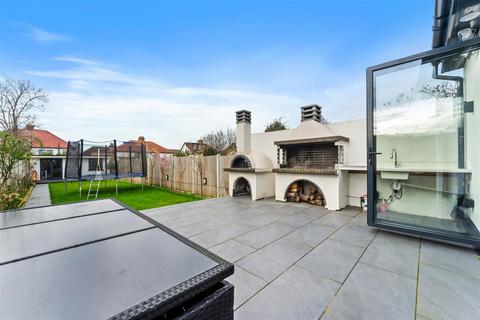 29 Brinkley Road, Worcester Park, KT4 8JE