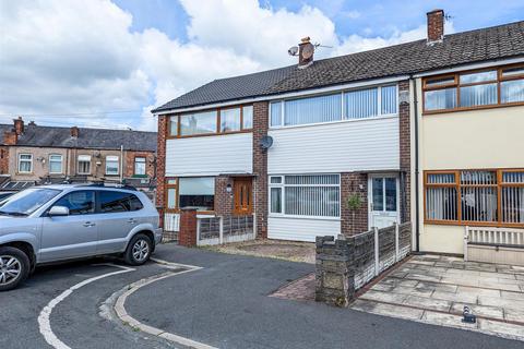 3 bedroom mews for sale, Farnham Close, Leigh