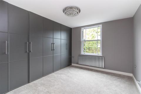 3 bedroom flat for sale, High Street, Westerham TN16