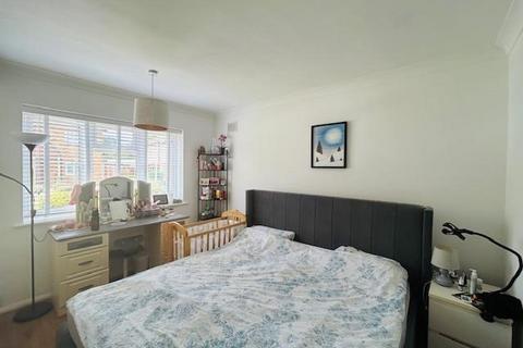 2 bedroom maisonette to rent, Willow Tree Close, Ickenham