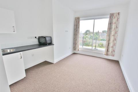 Studio to rent, Ashley Road, Parkstone, Poole