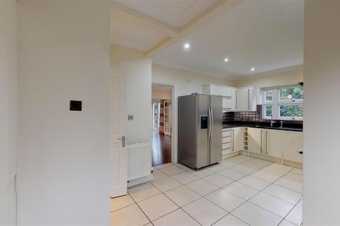 4 bedroom detached house to rent, Alderton Hill, Loughton IG10