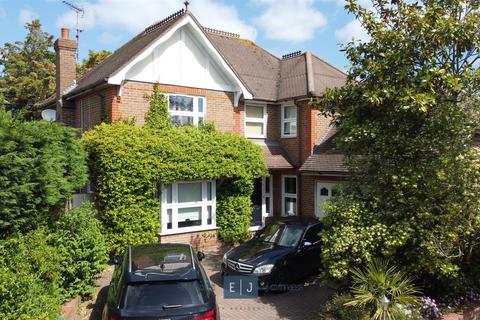 4 bedroom detached house to rent, Alderton Hill, Loughton IG10