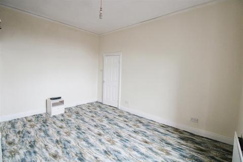 3 bedroom flat to rent, Westoe Road, South Shields