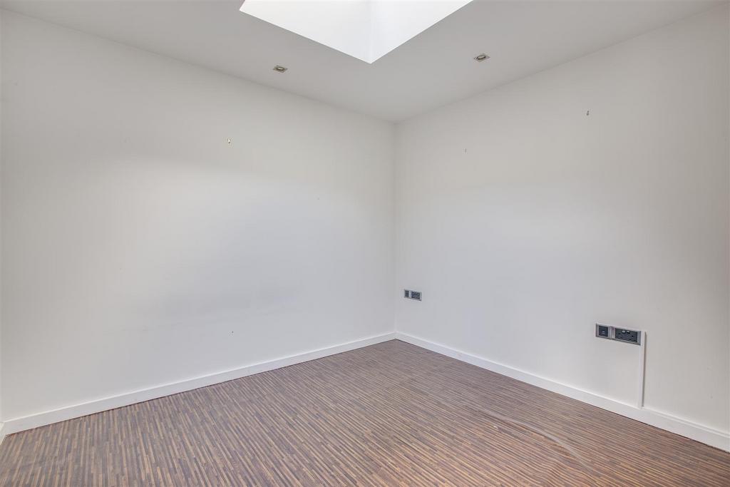 21 Pheasant Drive, HP13 5 JH-5.jpg