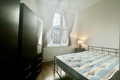 Studio to rent, Cromwell Road, Earls Court SW5