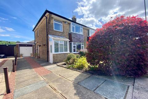 3 bedroom semi-detached house for sale, Leafield Avenue, Huddersfield